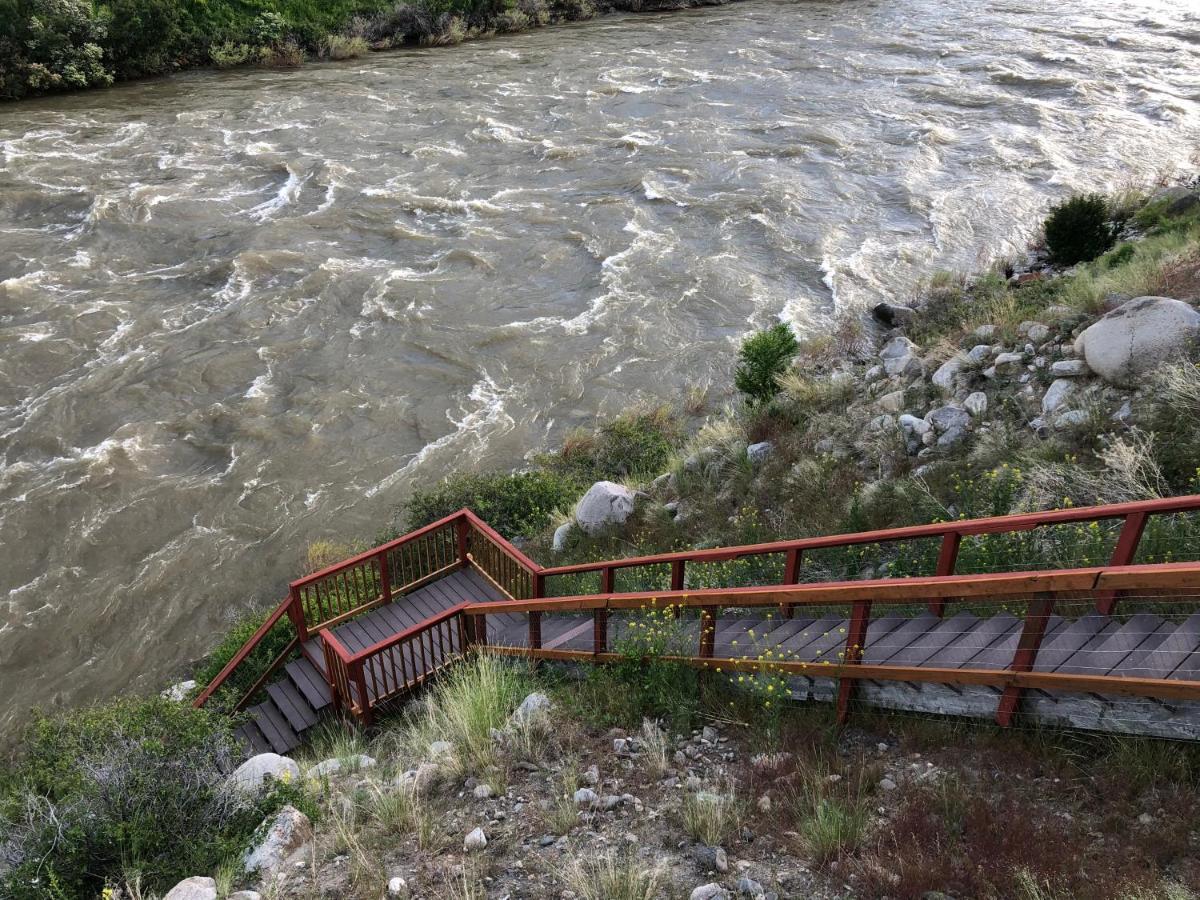 Yellowstone Riverside Cottages ガーディナー エクステリア 写真